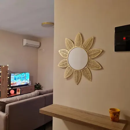 Sunflower Cozy Near Bllok Area Tirana